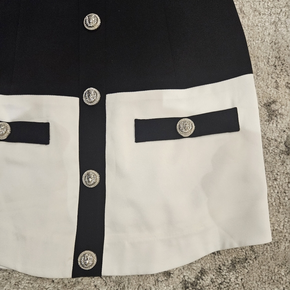 Elegant Black and White Button-Up Dress - Picture 16 of 16